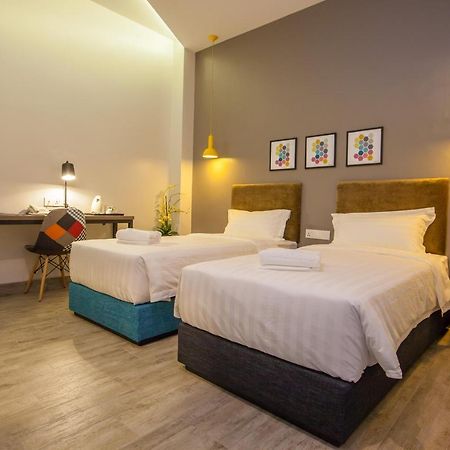 Bzz Hotel Skudai Eksteriør billede
