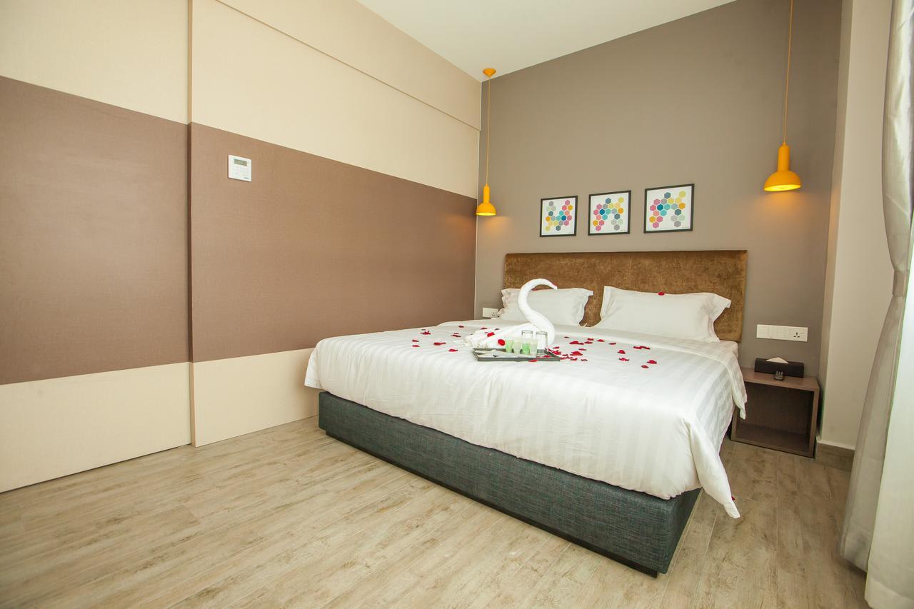 Bzz Hotel Skudai Eksteriør billede