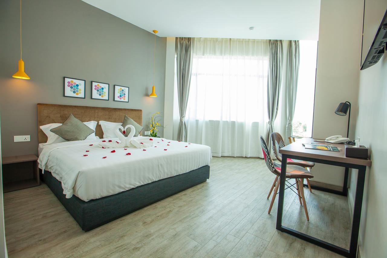 Bzz Hotel Skudai Eksteriør billede