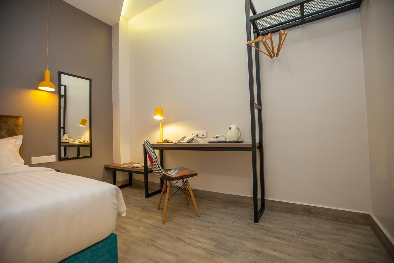 Bzz Hotel Skudai Eksteriør billede