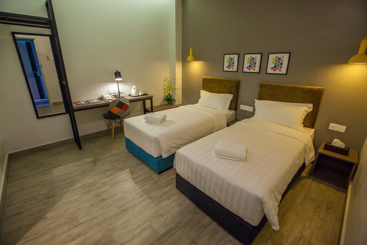 Bzz Hotel Skudai Eksteriør billede