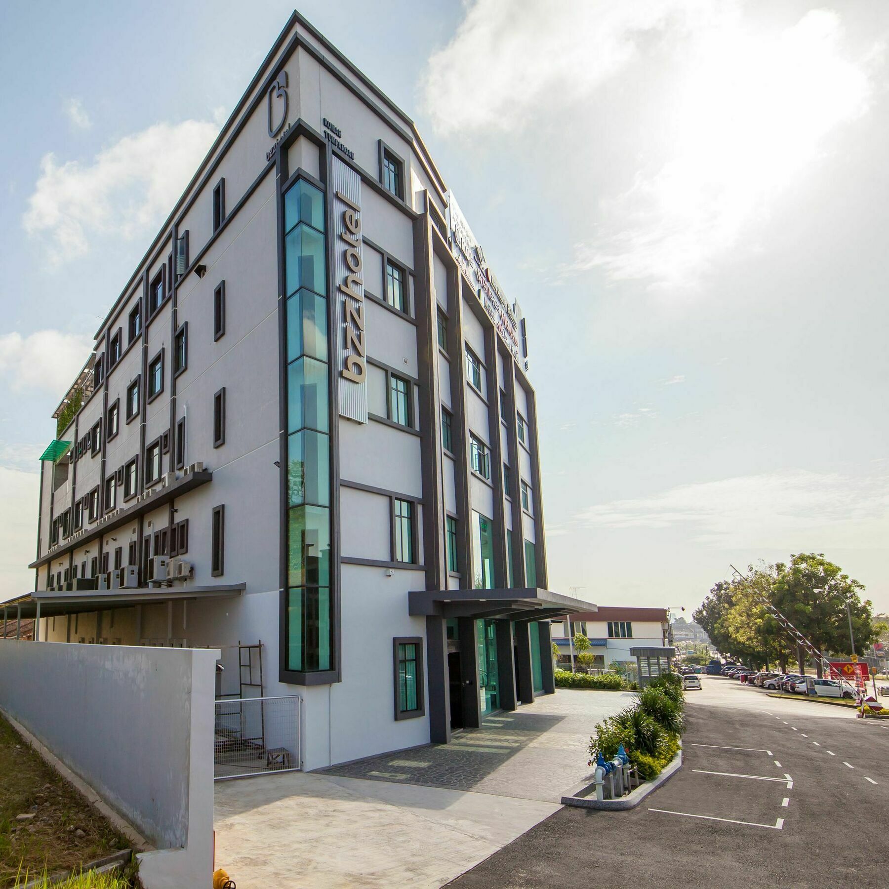 Bzz Hotel Skudai Eksteriør billede