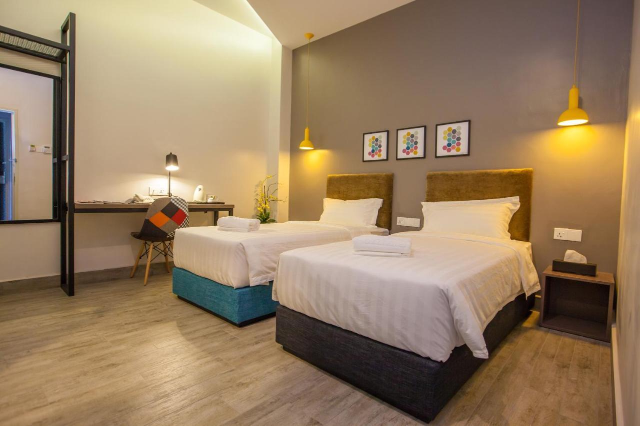 Bzz Hotel Skudai Eksteriør billede